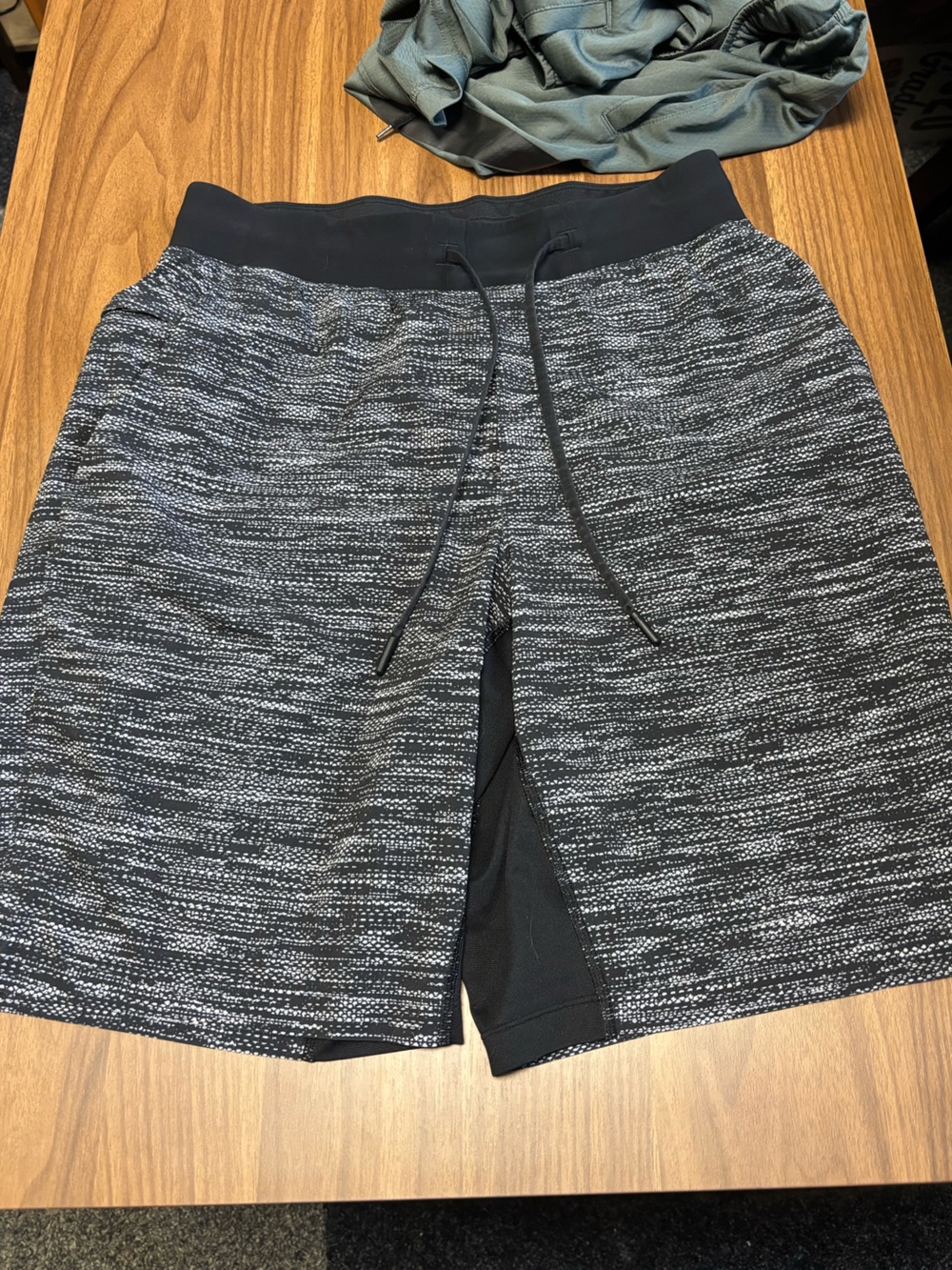 lululemon athletica Black Waistband with Gray Interior Lining
